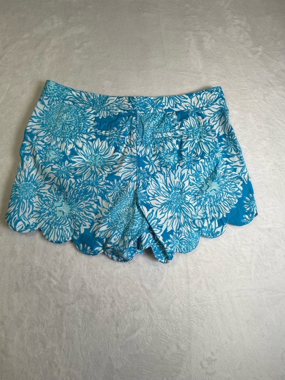 Lilly Pulitzer  Buttercup Boca Blue Floral Scallop-Hem Shorts 6 - Picture 5 of 6